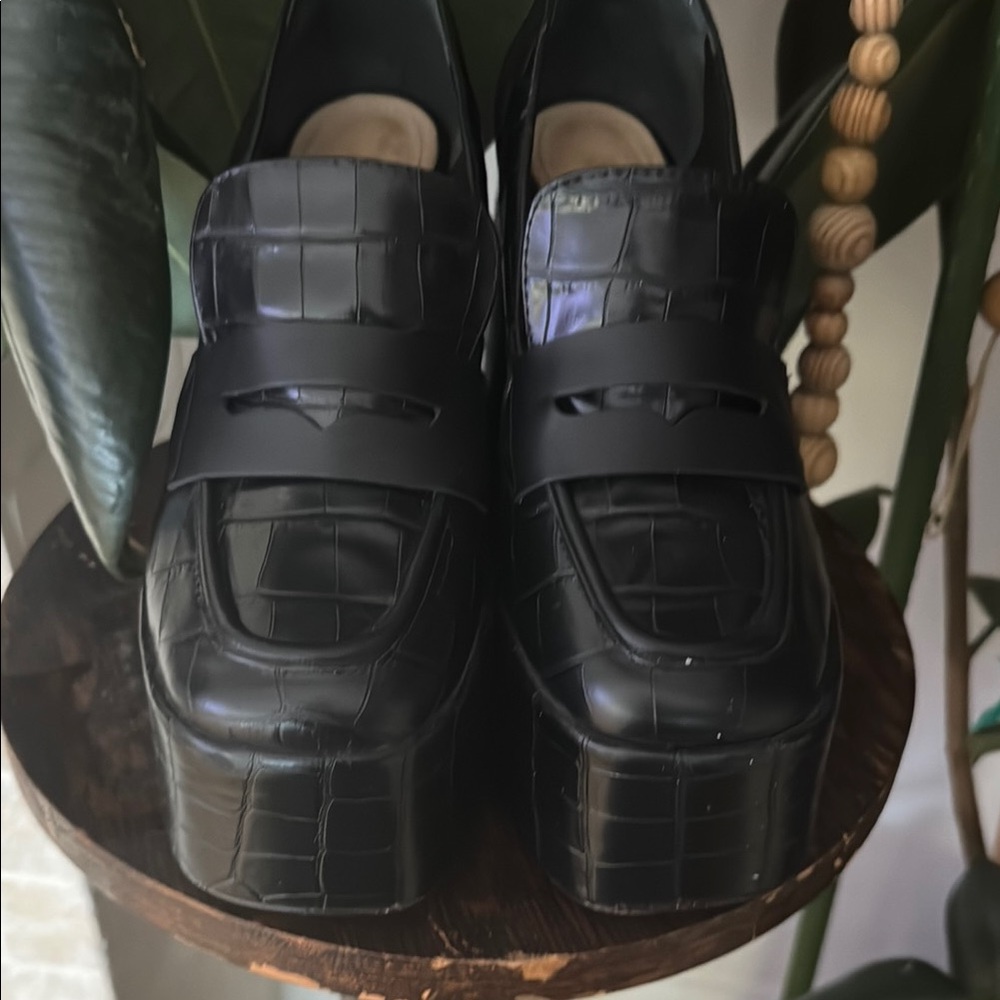 Schultz Crocodile platform Loafers